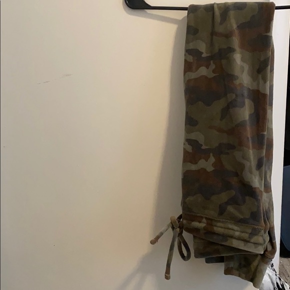 American Eagle Outfitters Pants - Camo pants